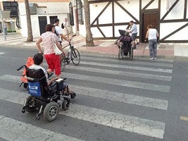 El Rally de la Accesibilidad de IU detecta más de 35 barreras arquitectónicas