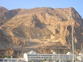 El TSJA anula el Estudio de Detalle  del proyecto de los acantilados de Aguadulce
