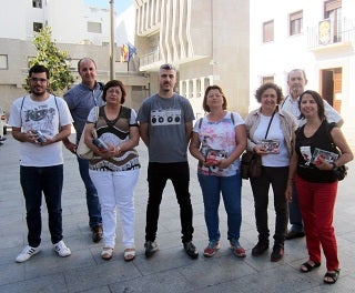 IU ayudará a los jóvenes estudiantes con becas y mejoras en el transporte a la UAL, que además será gratuito