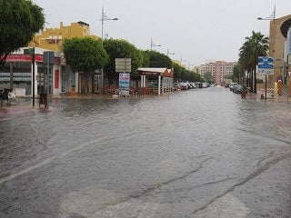 Más de un centenar de incidencias en Roquetas y sus zonas turísticas de nuevo inundadas