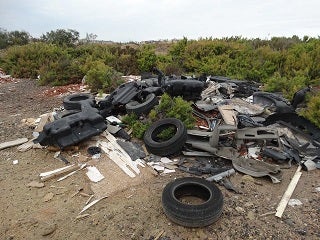 Un nuevo vertido de residuos en lla Ribera de la Algaida indigna a los ecologistas