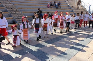 La comunidad rumana de Roquetas celebró su fiesta nacional con una gran fiesta en El Puerto