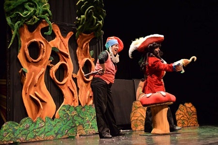 Nueva entrega de Educa Teatro en Vícar con 'Peter Pan', en un Teatro Auditorio a rebosar