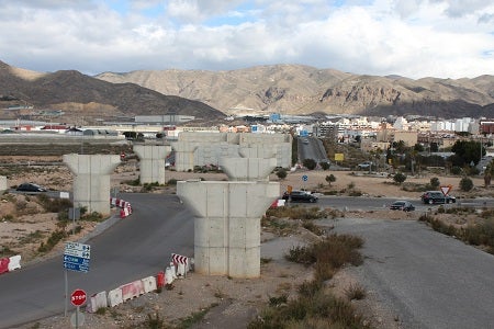 IU insiste en desvincular el suelo de la variante de Las Salinas