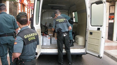 Condenados a ocho años por descargar 700 kilos de cannabis en una playa de Roquetas