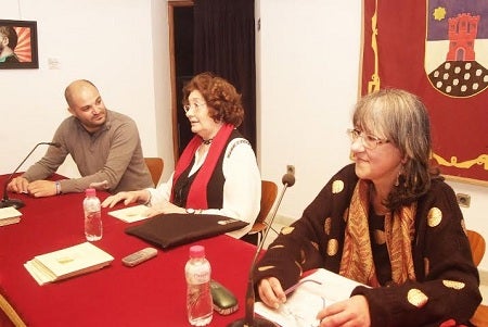 Antonina Rodrigo recuerda a los almerienses José Molina y María Enciso en el Aula de Literatura de Roquetas