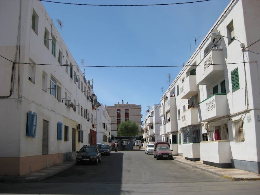 El PSOE quiere un plan integral para rehabilitar Las 200 Viviendas de Roquetas