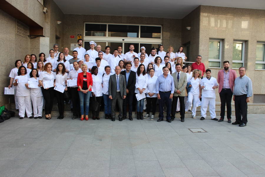 Responsables municipales y del Plan, junto a los alumnos de los primeros cursos. 
