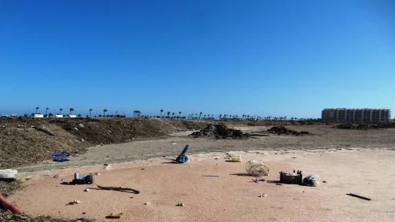 Serbal denuncia que el Ayuntamiento trata de enterrar Las Salinas con residuos