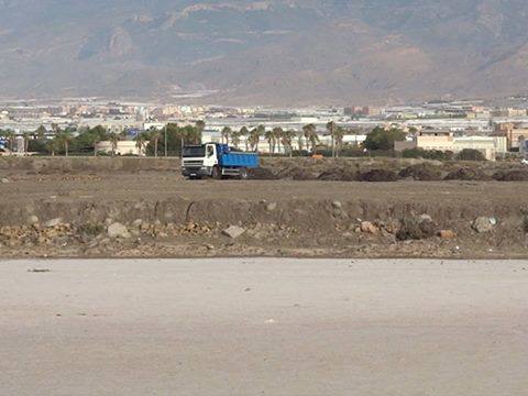 El Ayuntamiento califica de "bulos" las denuncias de vertidos en Las Salinas