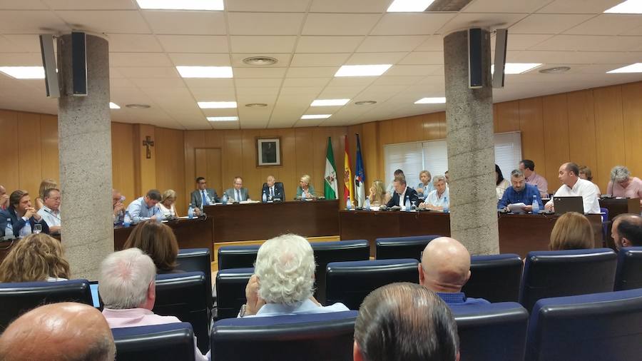 Amat asegura conocer la denuncia de la Fiscalía por los medios y evita dar explicaciones