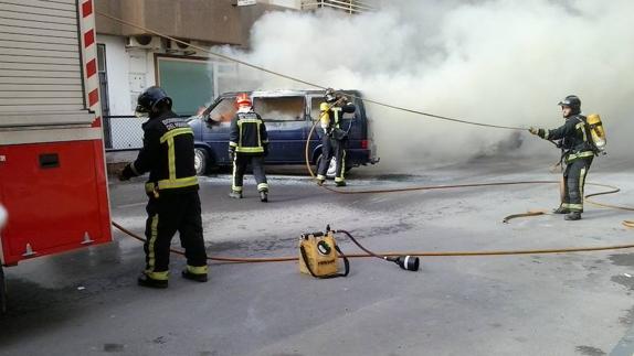 Quejas de vecinos de La Aduana-Los Bajos por los tiempos de los bomberos