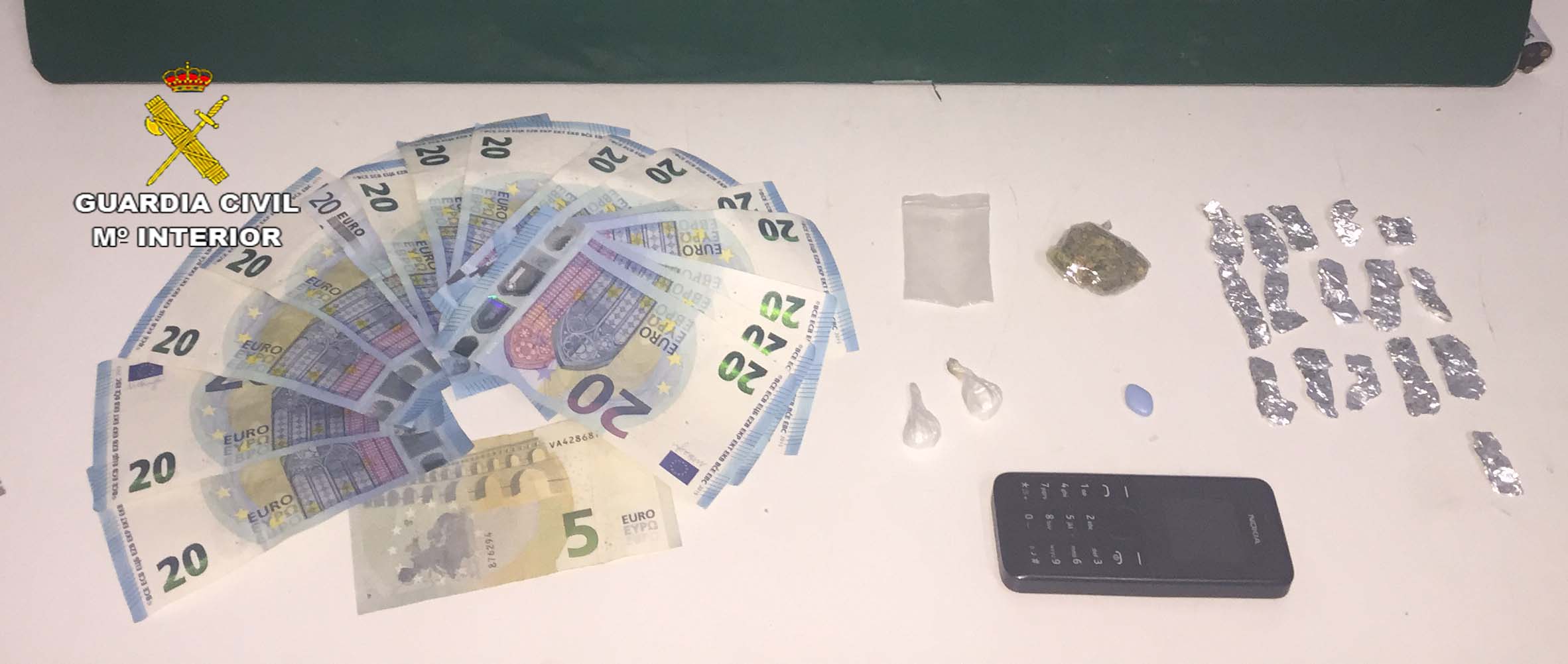 Sorprenden a un fugitivo en un hostal de Roquetas con cocaína, crack y marihuana