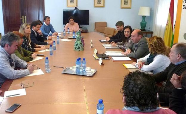 Reunión de Catalina Madueño con alcaldes de municipios afectados por la construcción de la autovía.