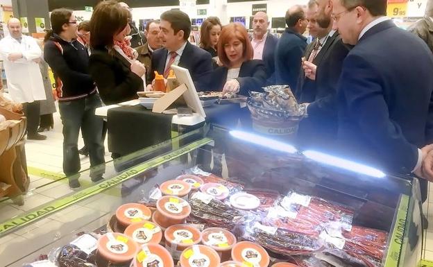 Campaña de promoción de productos Degusta Jaén en los centros Carrefour de la provincia