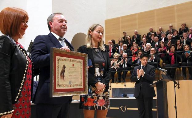 Reconocimiento a la Agrupación Coral Ubetense.