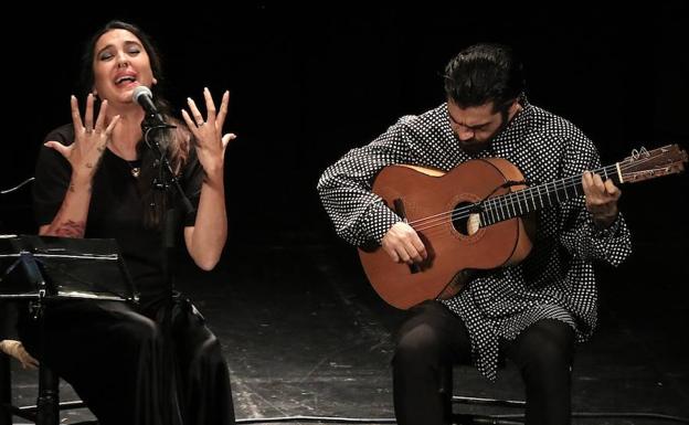 Alba Molina hizo suyo el repertorio de Lole y Manuel