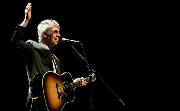Ariel Rot en un concierto.