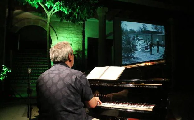 El piano de Jorge Gil.