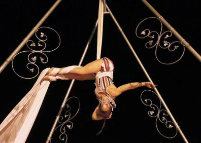 Imagen secundaria 1 - Compañía de Arcabuceros, uno de los espectáculos nocturnos y demostración de la danza del derviche.