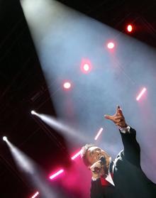 Imagen secundaria 2 - Algunos momentos del concierto, anoche en Úbeda.