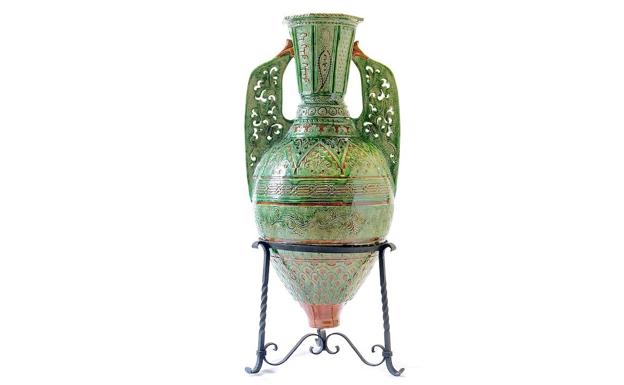 'Vaso de la Alhambra con asas caladas'.