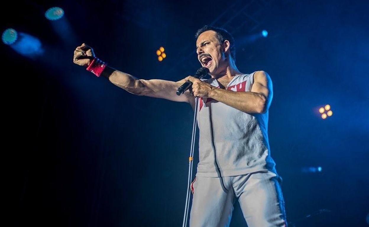 Pablo Padín interpreta a Freddie Mercury.