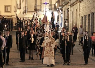 Imagen secundaria 1 - Acto en Santa María, procesión e iglesia de las Carmelitas Descalzas.