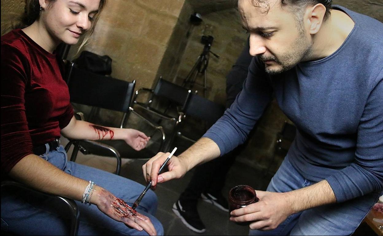 El Hospital de Santiago acogió un taller sobre maquillaje de efectos especiales