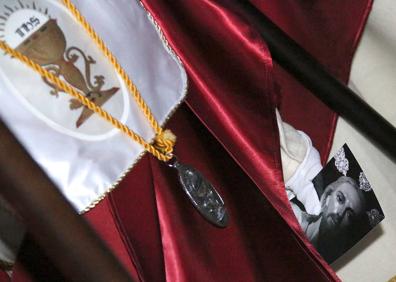 Imagen secundaria 1 - Perspectivas de las procesiones de la Santa Cena y el Prendimiento el pasado año.