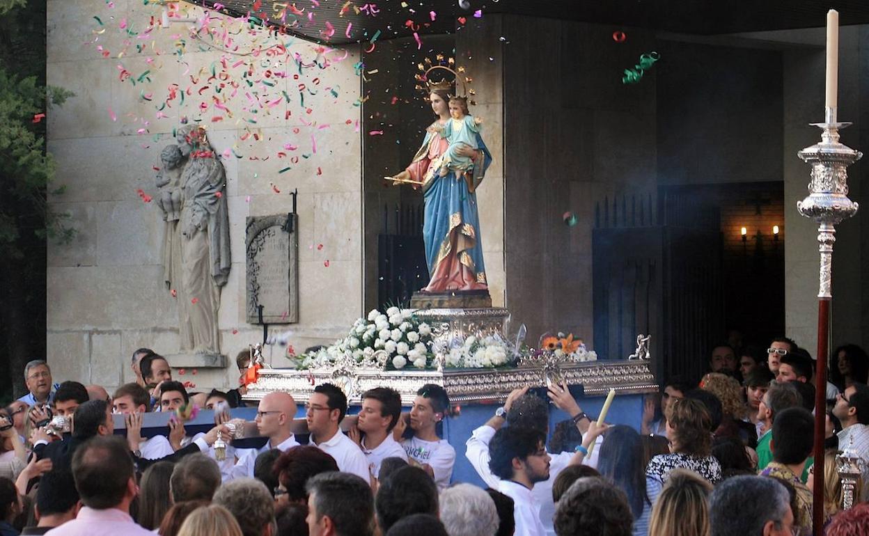 Anterior procesión de María Auxiliadora.