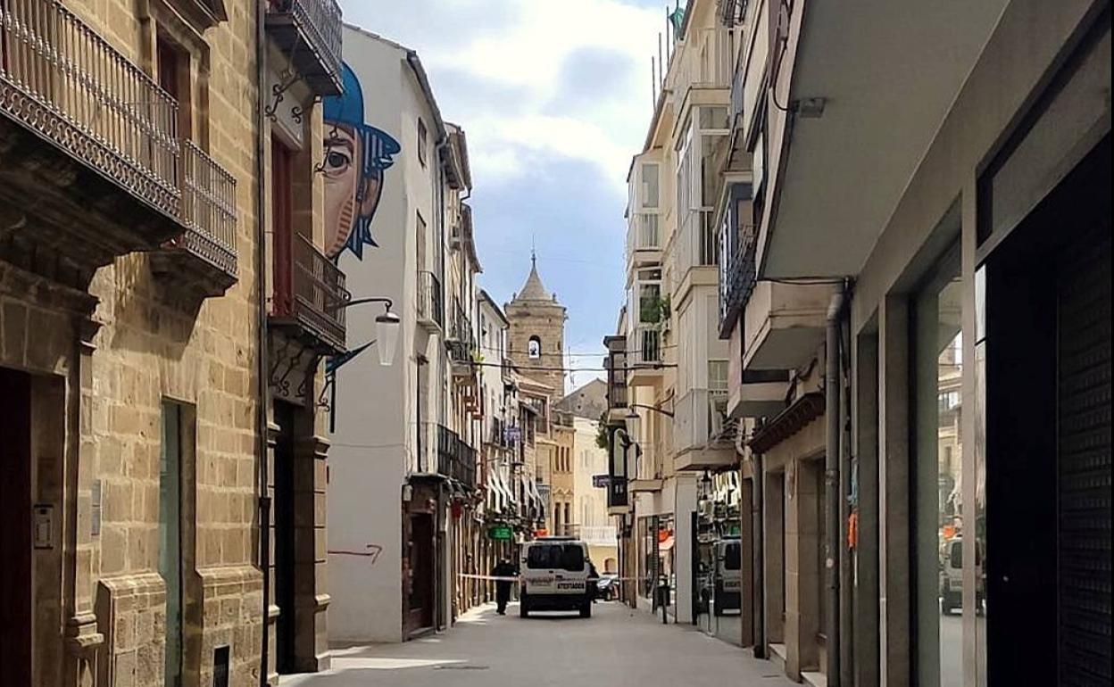 Detenido tras atrincherarse en su casa de Úbeda, causar destrozos y arrojar objetos a la calle
