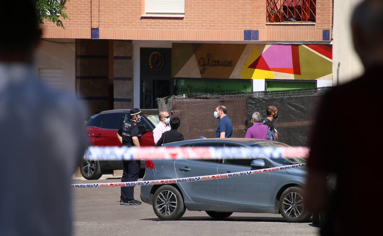 Escena del crimen de Úbeda, donde un hombre ha matado a su mujer y sus dos hijos, 