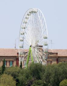 Imagen secundaria 2 - Jerónimo García y Diego Sánchez junto a dos vistas de la noria.