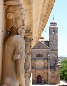 Imagen secundaria 2 - Una de las visitas guiadas ofrecidas, fanfarria sobre Santa María y vista de Úbeda.