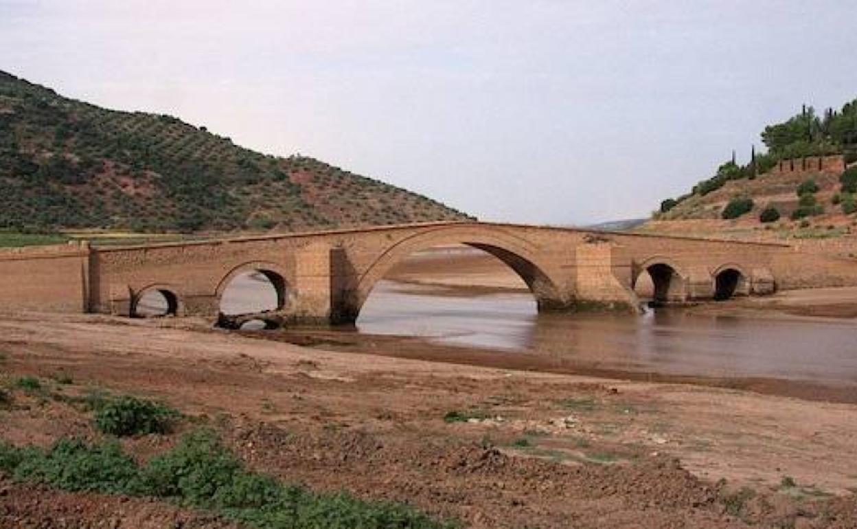 La Consejería de Cultura pide una reunión a la Confederación Hidrográfica sobre el puente Ariza