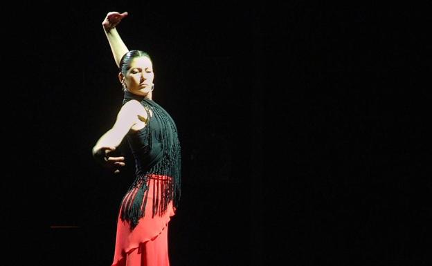 Imagen principal - Sara Baras, que ya estuvo en Úbeda en 2004, algunos patrocinadores y Miguel Poveda.