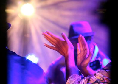 Imagen secundaria 1 - Distintos momentos del espectáculo.