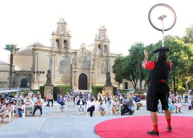 Imagen secundaria 1 - Varios momentos del espectáculo.