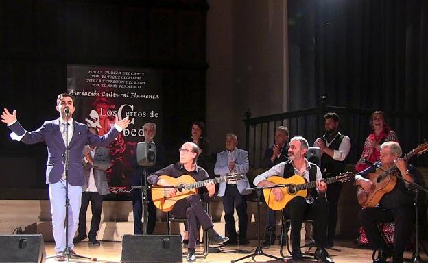 Los artistas participantes en el cierre del festival.