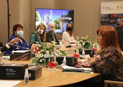 Imagen secundaria 1 - Varios momentos de la asamblea.