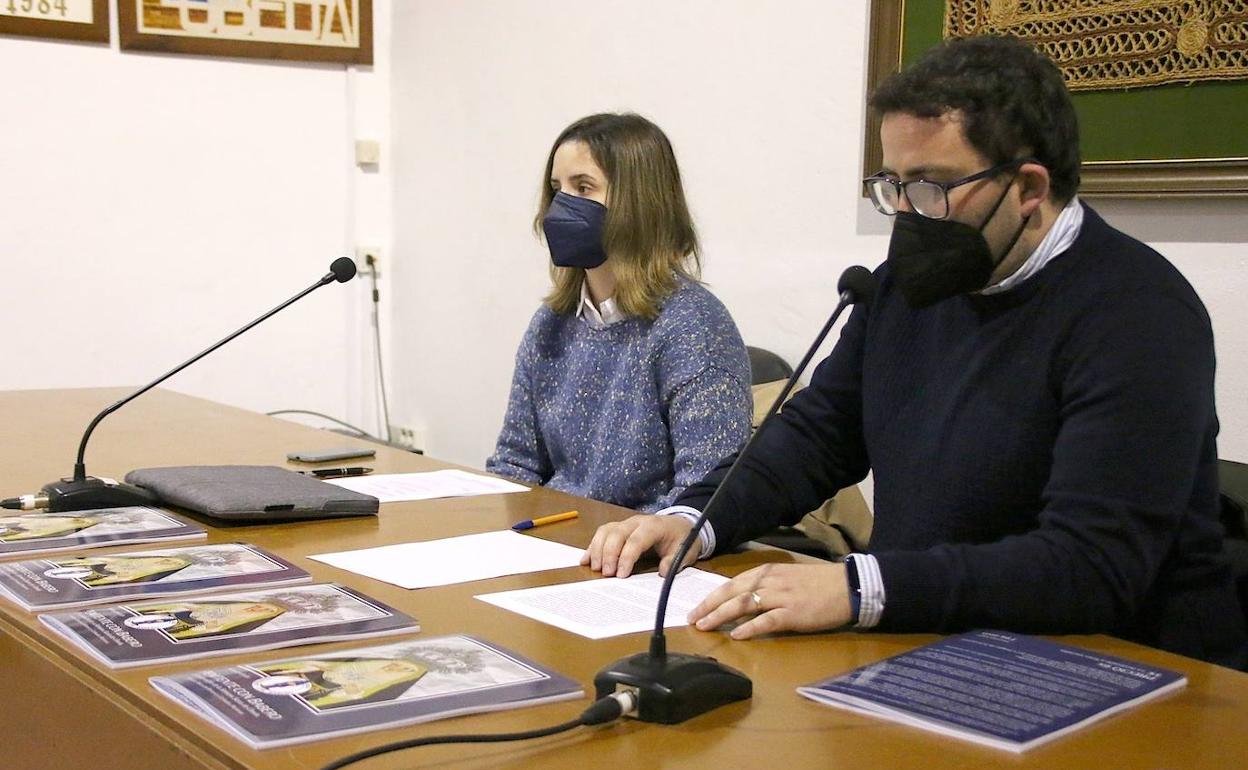Virginia Almazán y Francisco José López en la presentación.