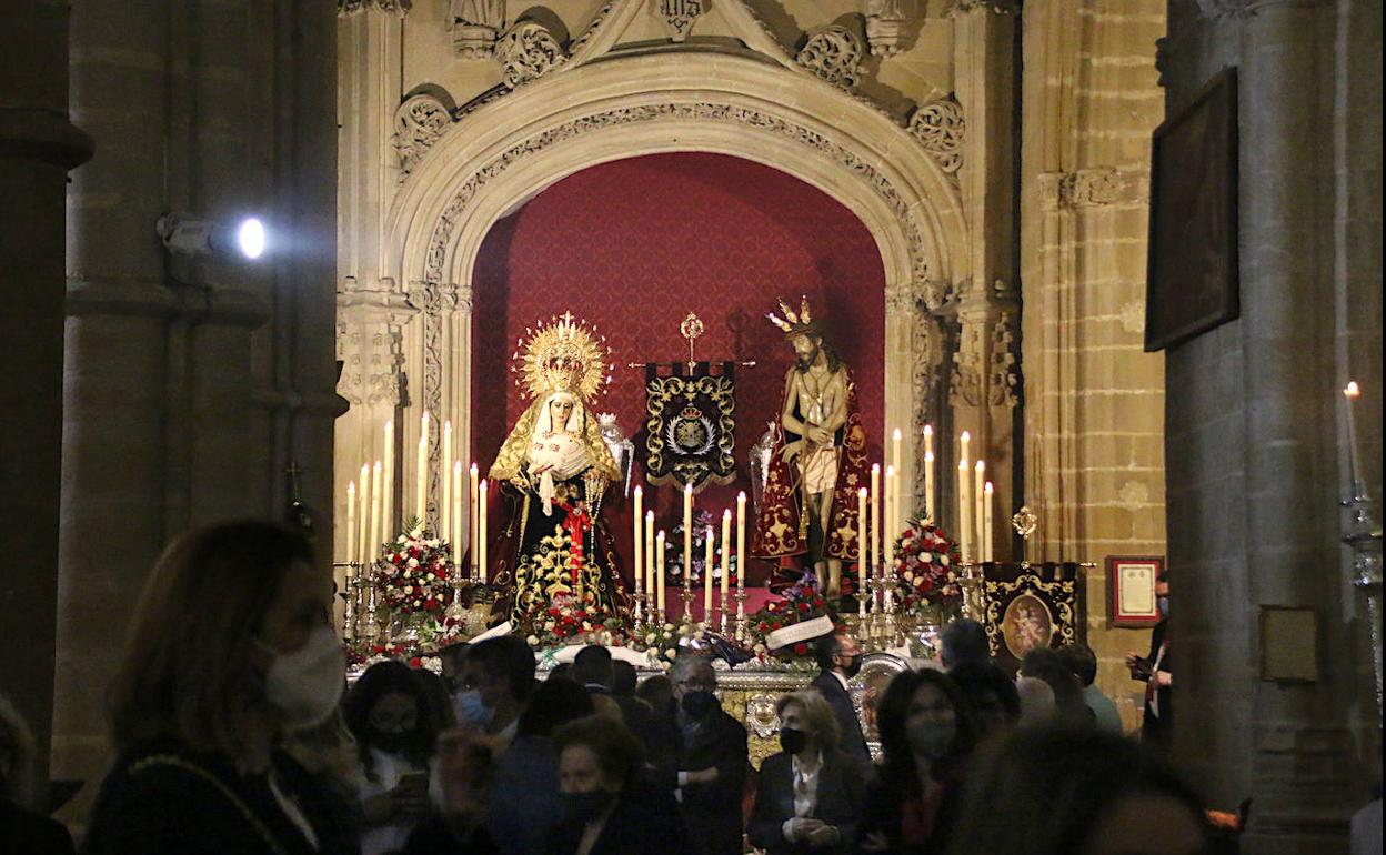 Jueves Santo en la calle y de templo en templo