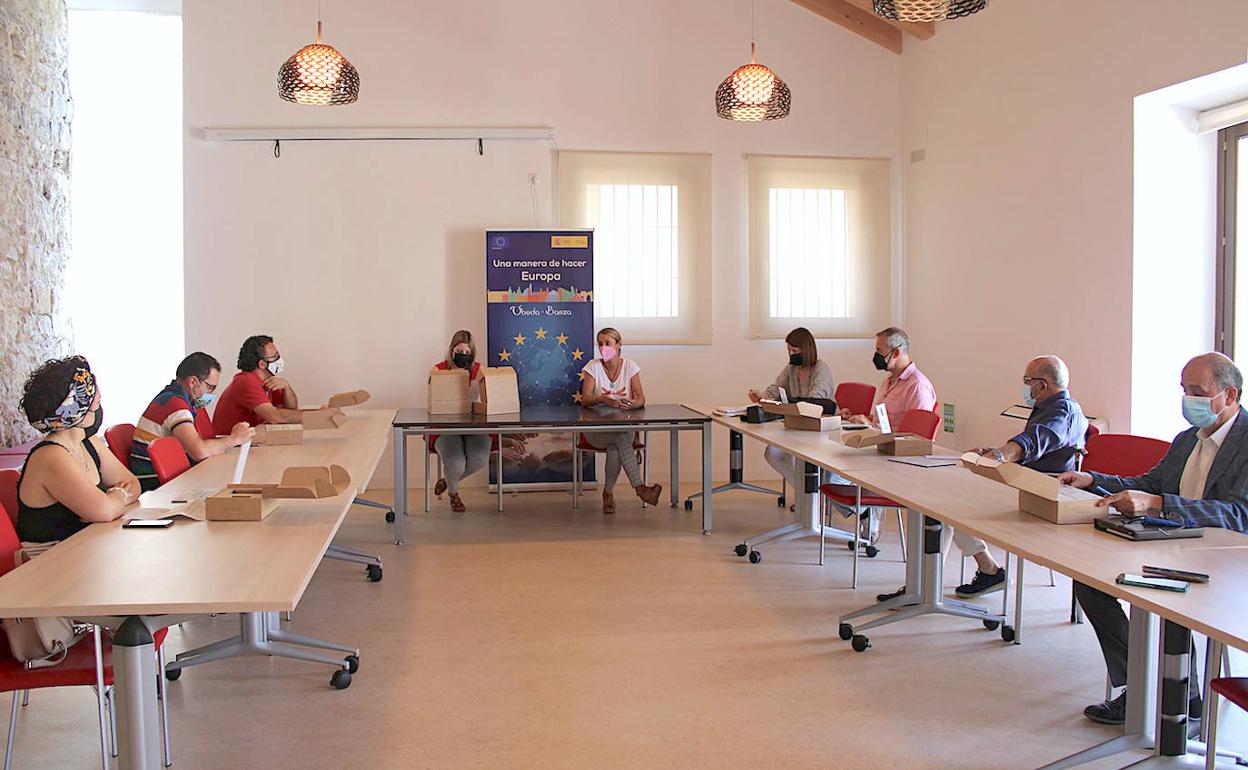 Reunión con representantes de alojamientos y espacios turísticos.