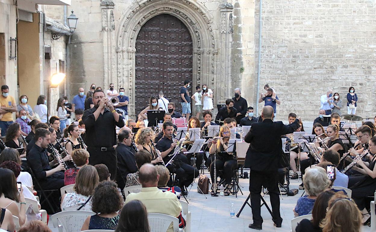El concierto se celebró en el claro alto de San Isidoro.