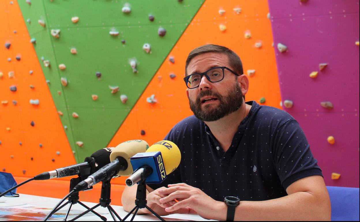 El concejal durante la presentación.