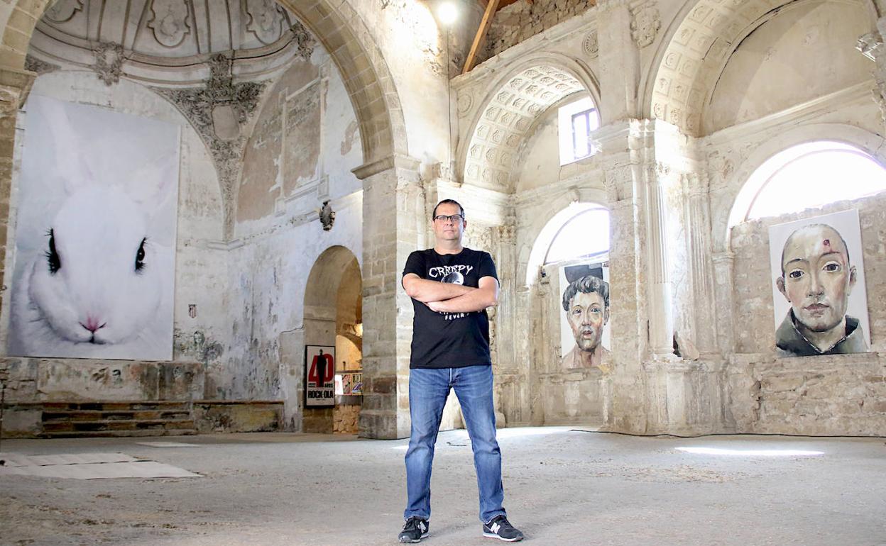 El conejo blanco de Santiago Ydáñez