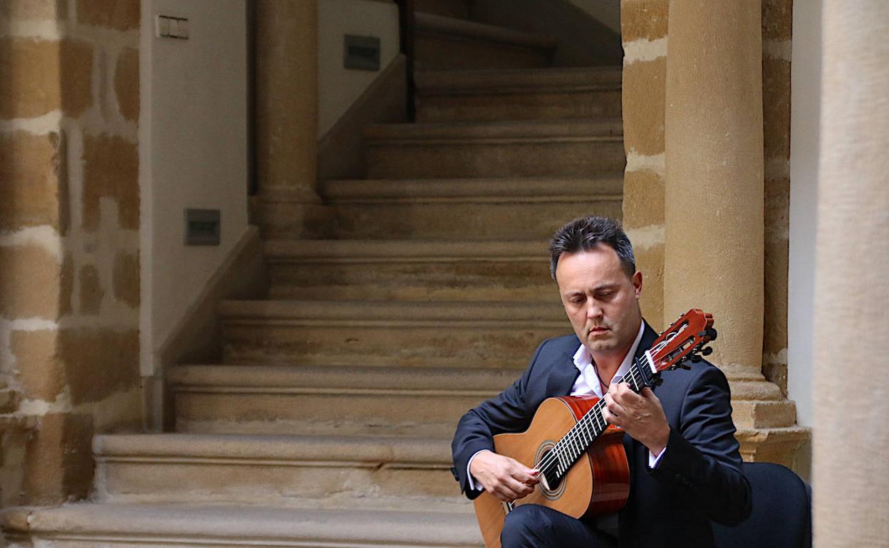 La guitarra de David Martínez clausuró el Festival de Música y Danza