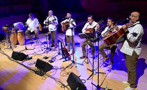 Actuación del grupo Charanda.