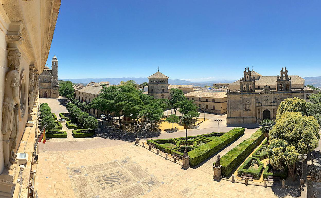 Vista de la plaza Vázquez de Molina.